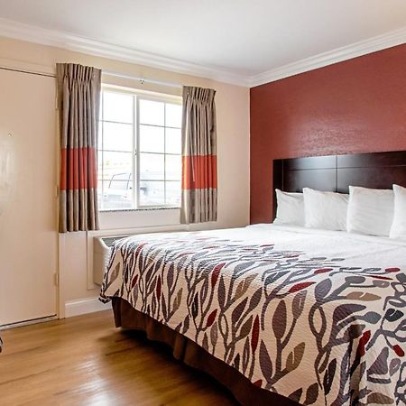 Red Roof Inn & Suites Μοντερέι Εξωτερικό φωτογραφία