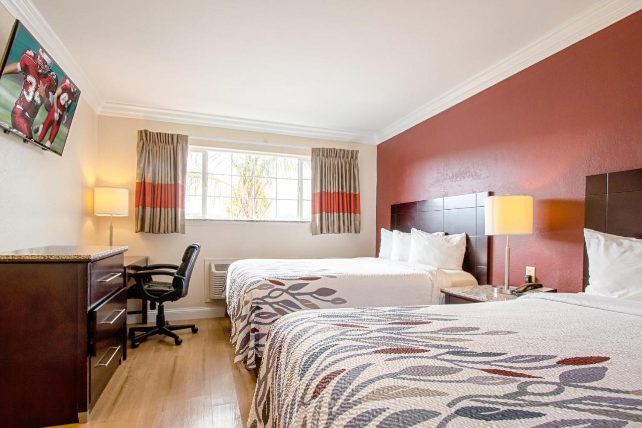 Red Roof Inn & Suites Μοντερέι Εξωτερικό φωτογραφία