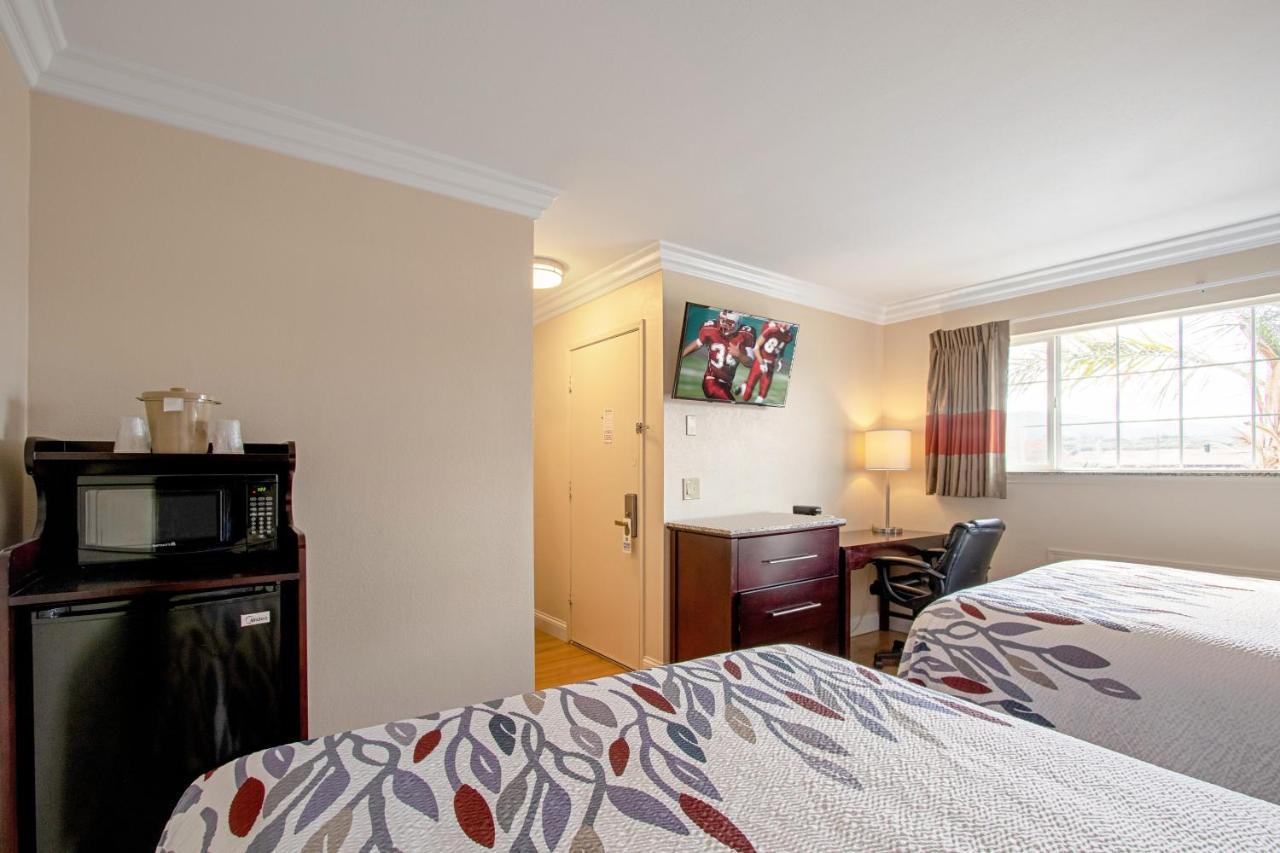 Red Roof Inn & Suites Μοντερέι Εξωτερικό φωτογραφία