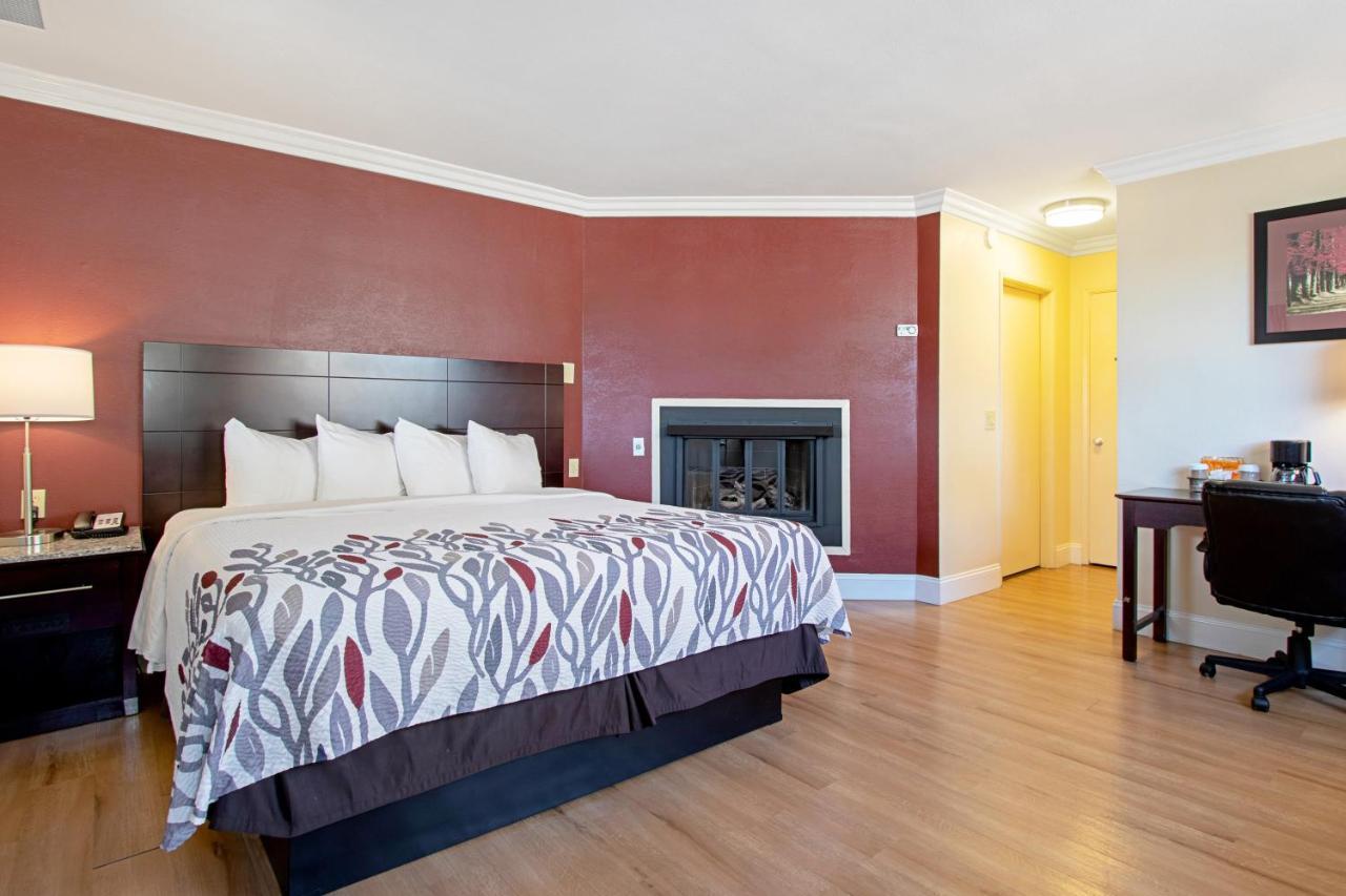 Red Roof Inn & Suites Μοντερέι Εξωτερικό φωτογραφία