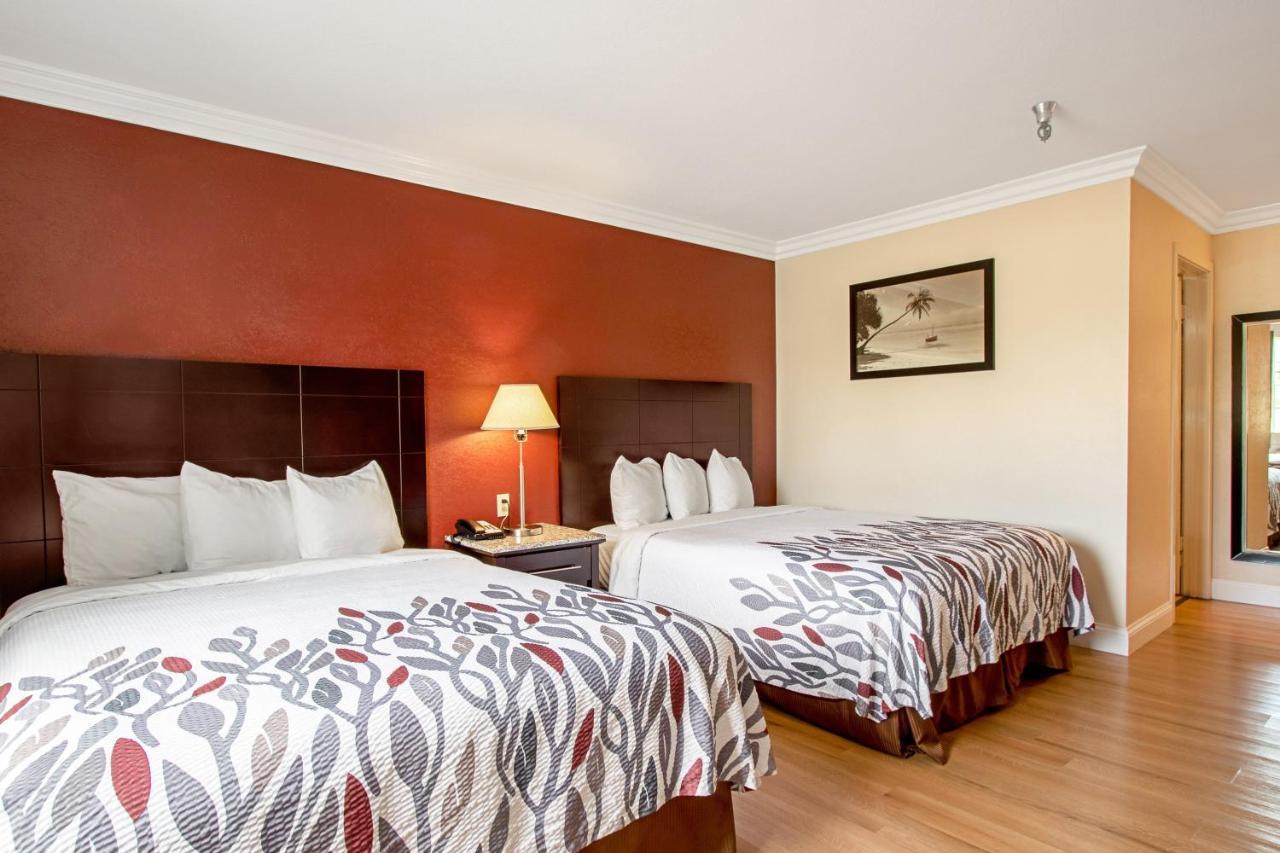 Red Roof Inn & Suites Μοντερέι Εξωτερικό φωτογραφία