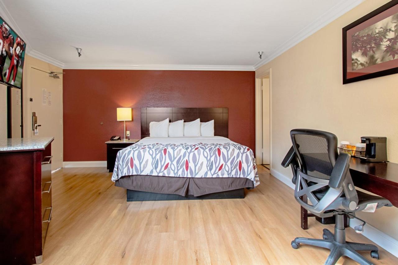 Red Roof Inn & Suites Μοντερέι Εξωτερικό φωτογραφία
