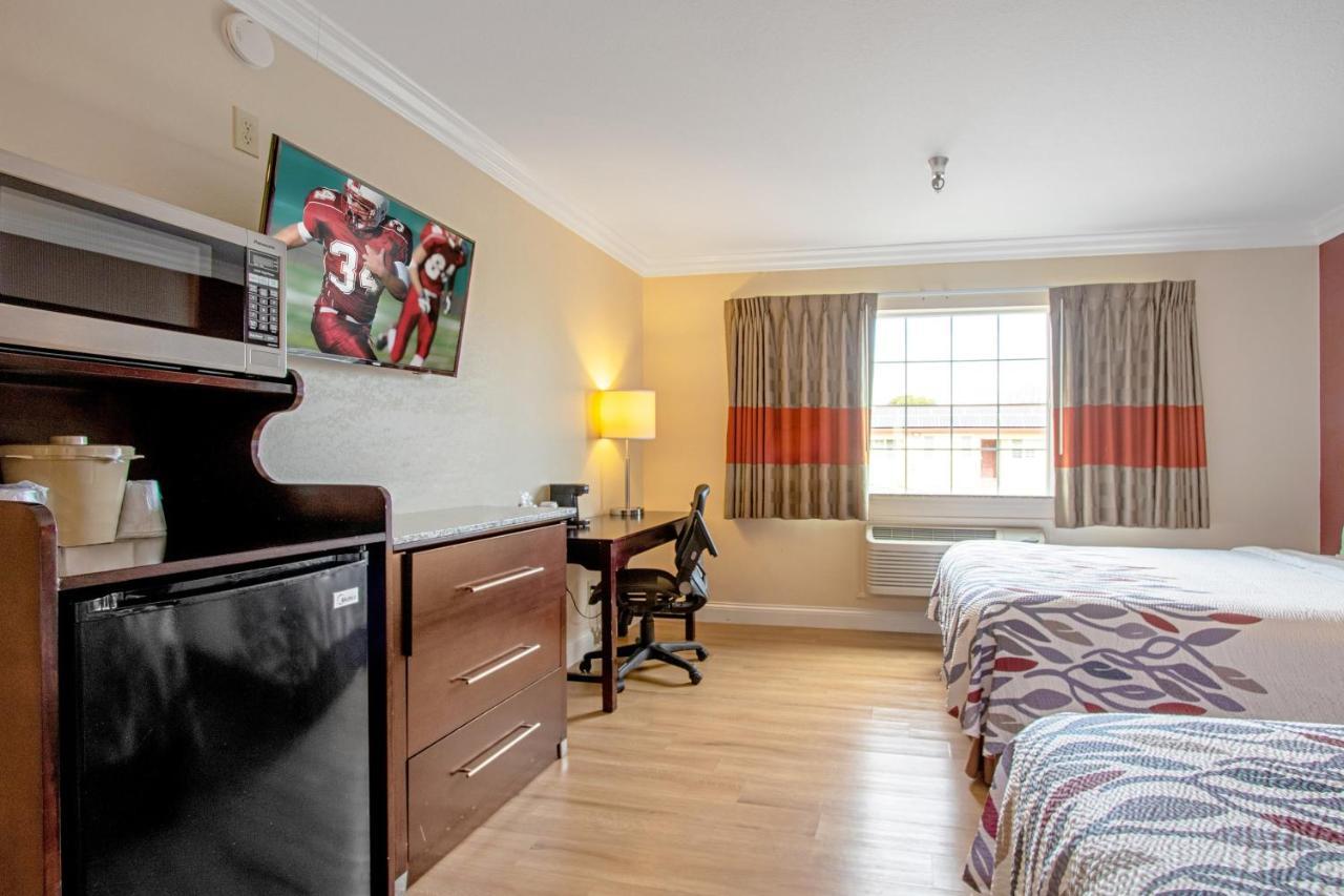 Red Roof Inn & Suites Μοντερέι Εξωτερικό φωτογραφία