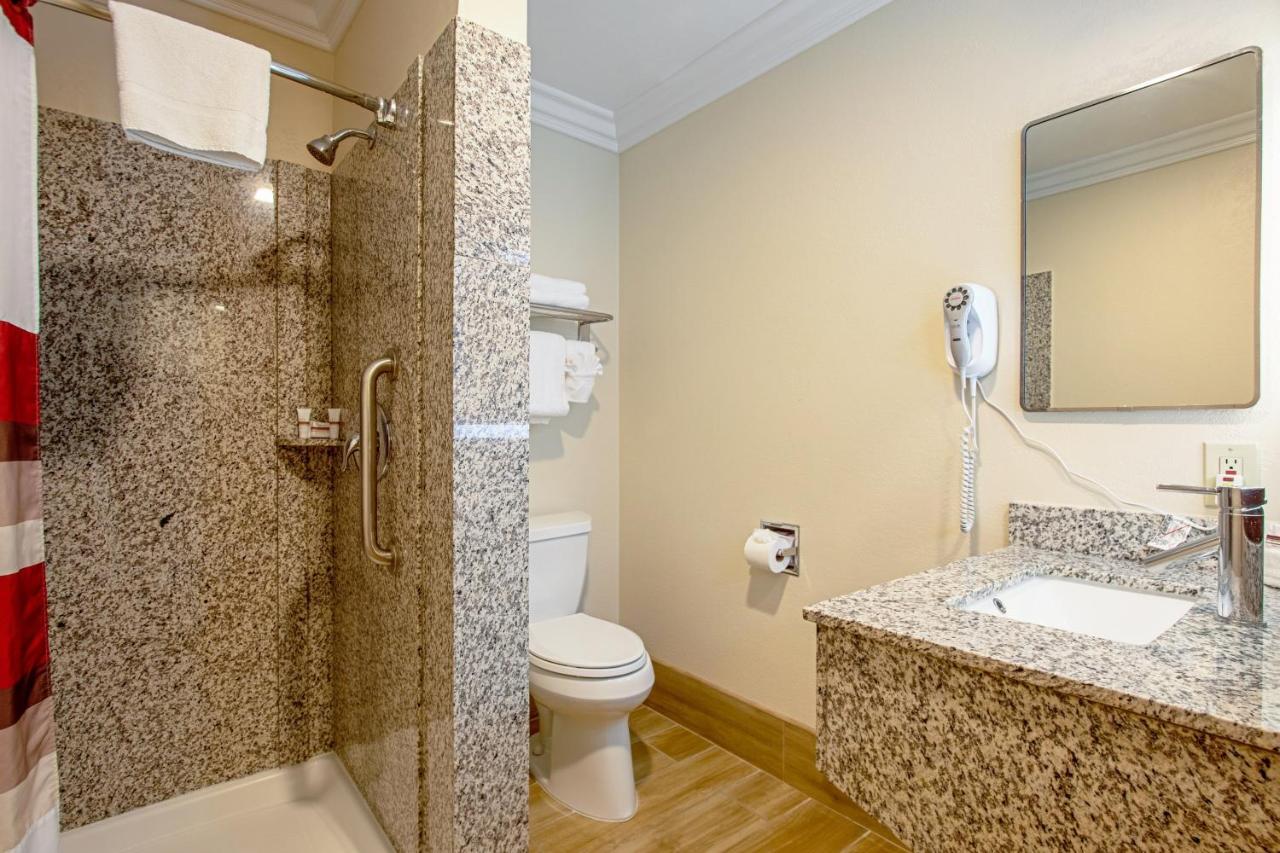 Red Roof Inn & Suites Μοντερέι Εξωτερικό φωτογραφία