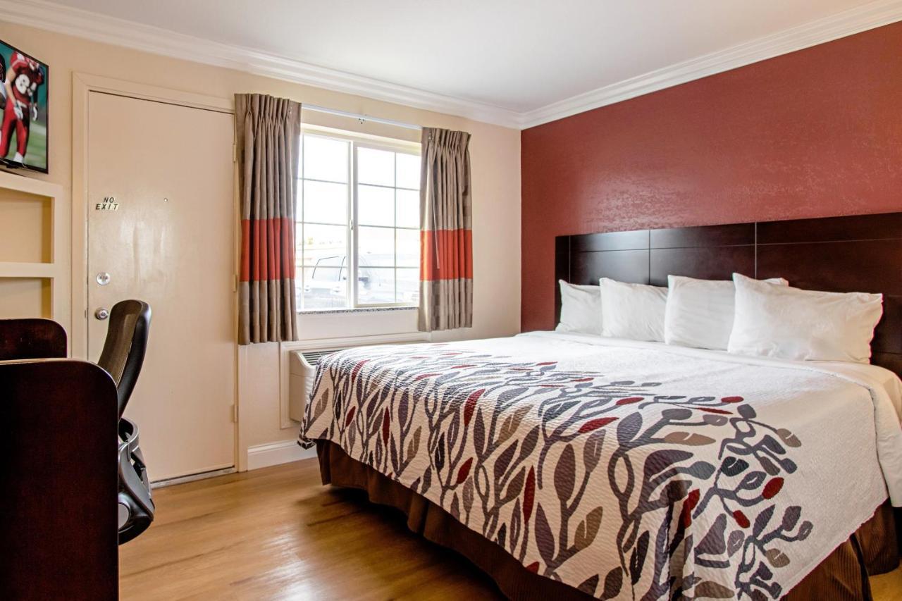 Red Roof Inn & Suites Μοντερέι Εξωτερικό φωτογραφία