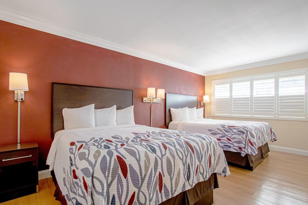 Red Roof Inn & Suites Μοντερέι Εξωτερικό φωτογραφία