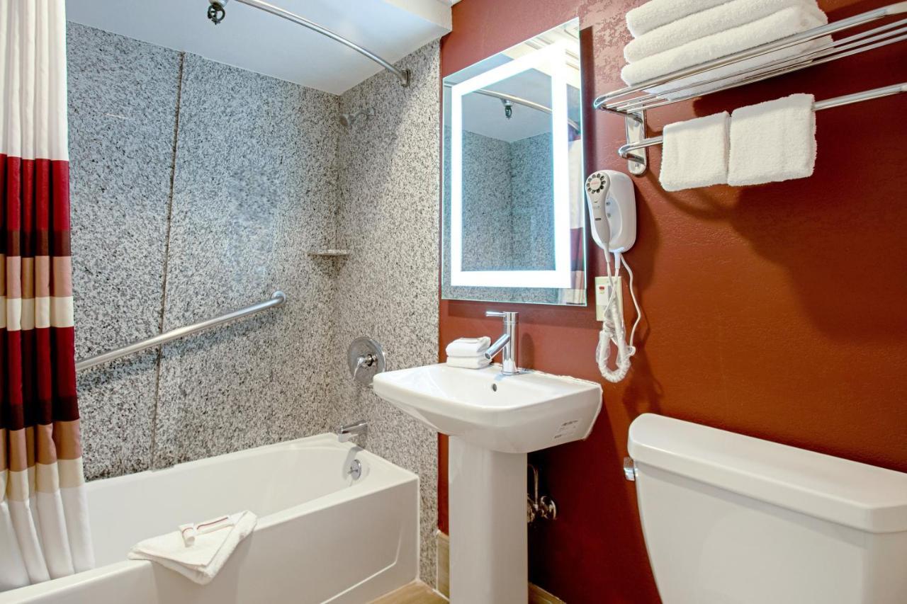 Red Roof Inn & Suites Μοντερέι Εξωτερικό φωτογραφία
