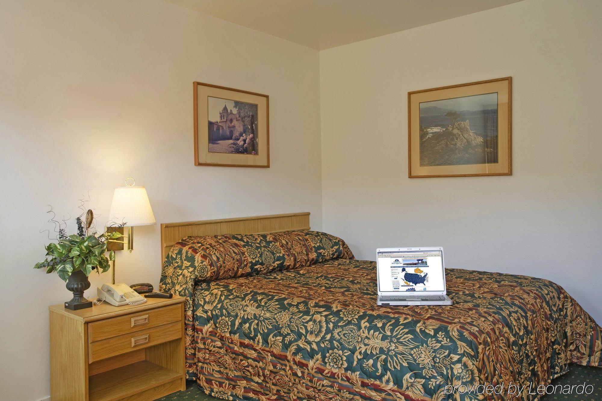 Red Roof Inn & Suites Μοντερέι Δωμάτιο φωτογραφία