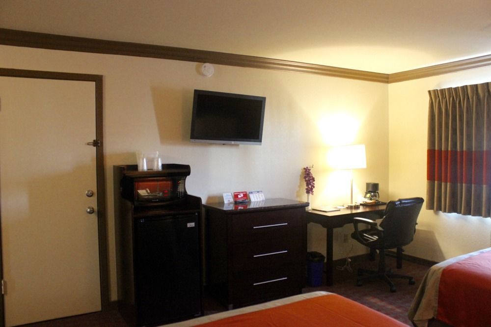 Red Roof Inn & Suites Μοντερέι Εξωτερικό φωτογραφία