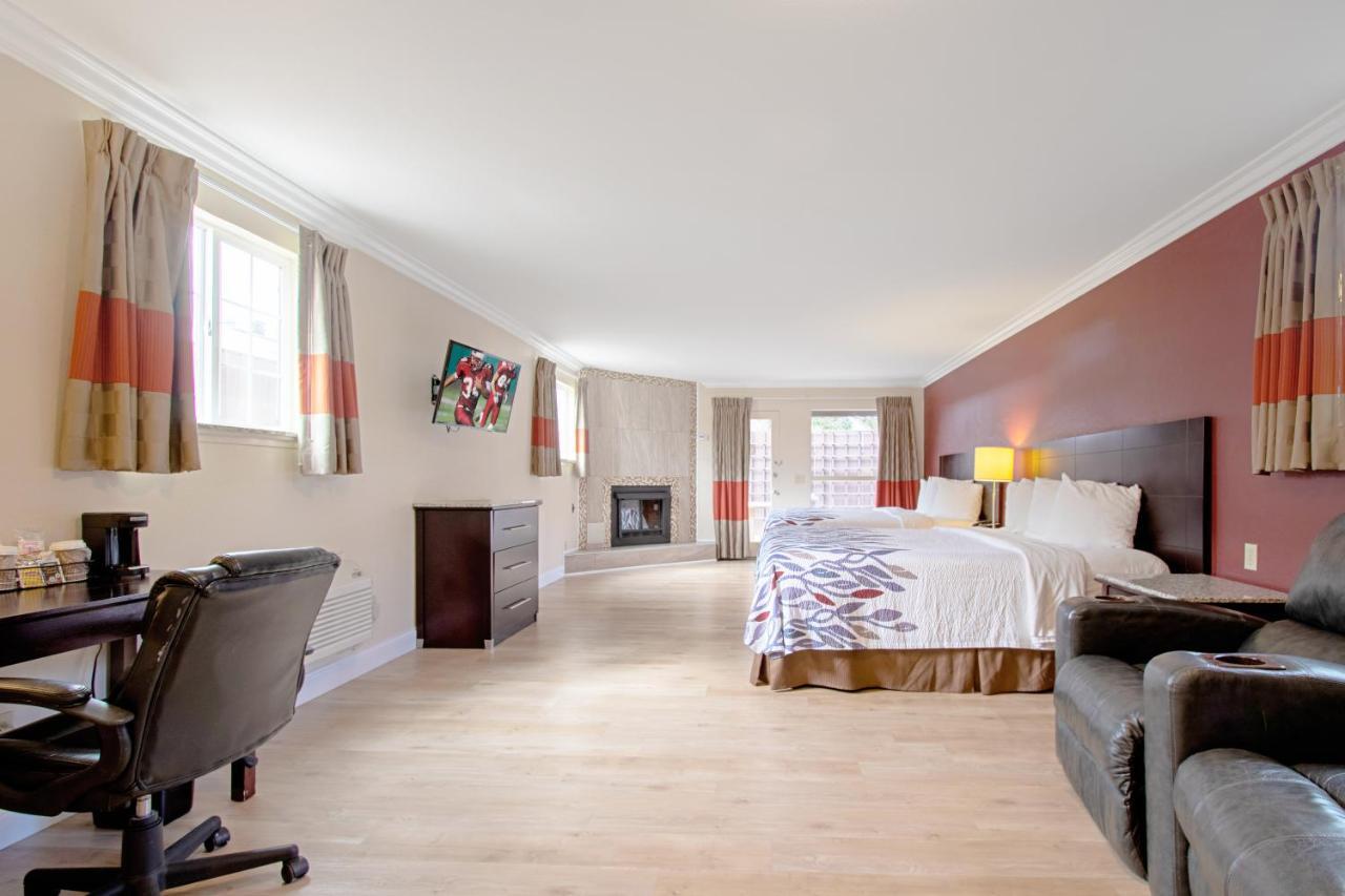 Red Roof Inn & Suites Μοντερέι Δωμάτιο φωτογραφία