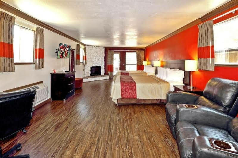 Red Roof Inn & Suites Μοντερέι Εξωτερικό φωτογραφία