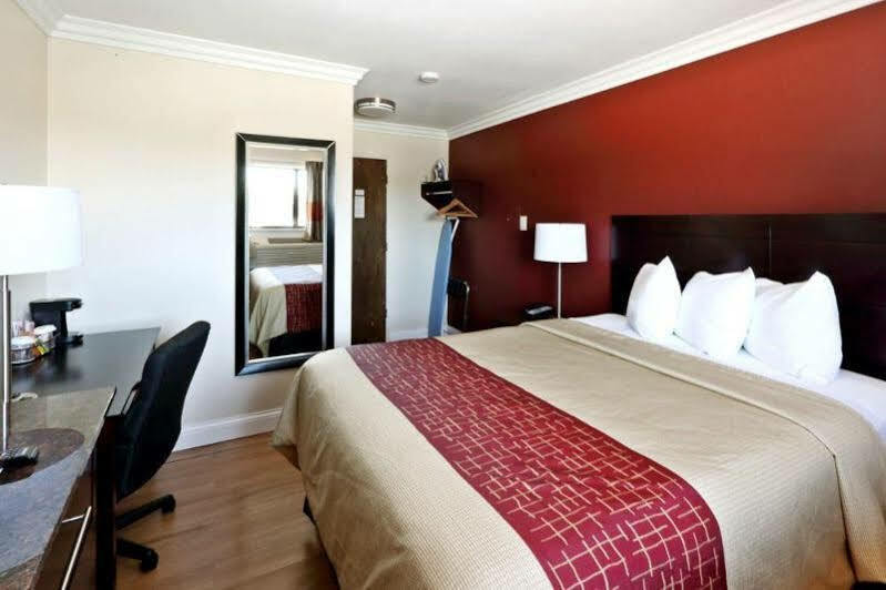 Red Roof Inn & Suites Μοντερέι Εξωτερικό φωτογραφία