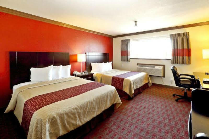 Red Roof Inn & Suites Μοντερέι Εξωτερικό φωτογραφία