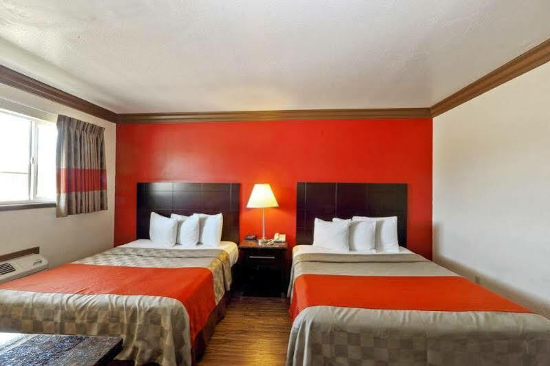 Red Roof Inn & Suites Μοντερέι Εξωτερικό φωτογραφία